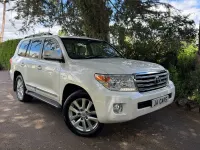 Usado Toyota Land Cruiser 268 HP (197 kW) 2014 Branco Carrinha