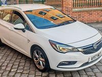 Used Vauxhall Astra SRi 136 HP (100 kW) 2017 White Estate