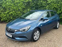 Used Vauxhall Astra Design Edition 100 HP (73 kW) 2016 Blue Hatchback