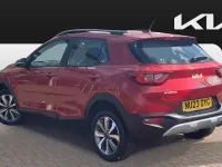 Usado Kia Stonic 101 HP (74 kW) 2023 Vermelho SUV