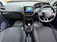Used Peugeot 208 2018 White Hatchback
