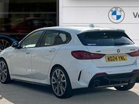 Begagnad BMW M135 Shadowline 306 HK (225 kW) 2024 Vit Halvkombi