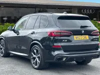 Begagnad BMW X5 M Sport 2023 Svart SUV