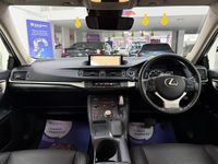 Used Lexus CT200h 136 HP (100 kW) 2017 White Hatchback