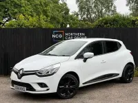 Used Renault Clio Iconic 76 HP (55 kW) 2019 White Hatchback