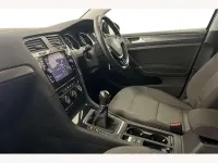 Used VW Golf VII SE 130 HP (95 kW) 2018 Blue Hatchback