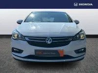 Used Vauxhall Astra Design Edition 123 HP (90 kW) 2019 White Hatchback