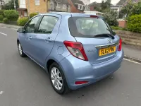Gebraucht Toyota Yaris 99 PS (72 kW) 2012 Blau Kleinwagen