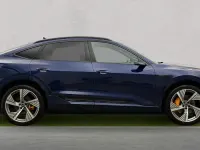 Begagnad Audi e-tron Business 300 kW (408 HK) 2023 Blå SUV