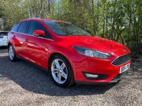 Usado Ford Focus Zetec 125 CV (91 kW) 2015 Rojo Familiar
