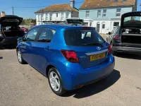 Used Toyota Yaris Hybrid 101 HP (74 kW) 2015 Blue Hatchback