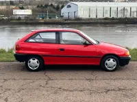 Used Vauxhall Astra 82 HP (60 kW) 1993 Red Hatchback