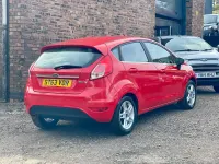 Używany Ford Fiesta Zetec 82 KM (60 kW) 2014 Czerwony Hatchback