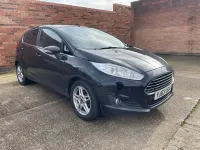 Usado Ford Fiesta Zetec 75 HP (55 kW) 2013 Preto Citadino