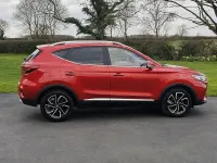 Usado MG ZS Exclusive 106 CV (77 kW) 2024 Rojo SUV