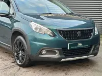 Second-hand Peugeot 2008 Allure Premium 82 CP (60 kW) 2019 Verde SUV