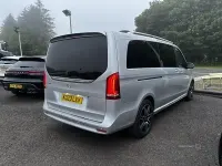Usado Mercedes V220 AMG line 163 HP (119 kW) 2023 Prateado Monovolume
