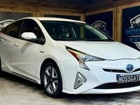Used Toyota Prius Business Edition 122 HP (89 kW) 2016 White Hatchback
