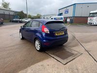 Usado Ford Fiesta Titanium 75 HP (55 kW) 2016 Azul Citadino