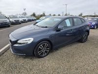 Used Volvo V40 Momentum 122 HP (89 kW) 2018 Blue Hatchback