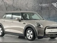 Usado Mini Cooper Classic 136 HP (100 kW) 2022 Cinzento Citadino