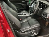 Begagnad Jaguar XE Portfolio 200 HK (147 kW) 2019 Röd Sedan