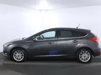 Usado Ford Focus Zetec 125 CV (91 kW) 2017 Gris Utilitario