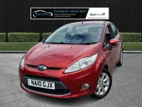 Usado Ford Fiesta Zetec 70 CV (51 kW) 2010 Rojo Utilitario