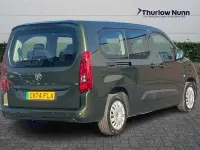 Używany Vauxhall Combo Design Edition 100 kW (136 KM) 2024 Zielony Minivan