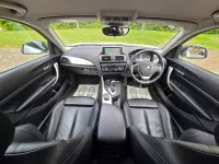 Usado BMW 120 Sport Line 177 CV (130 kW) 2015 Blanco Utilitario