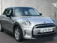Usado Mini Cooper Classic 134 HP (98 kW) 2023 Prateado Citadino