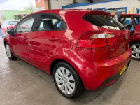 Begagnad Kia Rio 2012 Röd Halvkombi