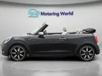 Usado Mini Cooper Cabriolet Exclusive 136 HP (100 kW) 2021 Preto Cabrios