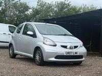 Begagnad Toyota Aygo 54 HK (39 kW) 2007 Silver Halvkombi