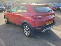 Usado Kia Stonic 99 HP (72 kW) 2022 Vermelho SUV