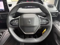 Second-hand Peugeot Partner Premium 131 CP (96 kW) 2022 Alb Monovolum