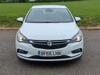 Used Vauxhall Astra SRi 136 HP (100 kW) 2017 White Hatchback