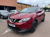 Used Nissan Qashqai Acenta 115 HP (84 kW) 2016 Red SUV