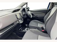 Used Toyota Yaris Hybrid 100 HP (73 kW) 2018 Nebula blue Hatchback