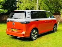 Używany VW ID. Buzz Pro 150 kW (204 KM) 2023 Biały Minivan