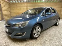 Used Vauxhall Astra SRi 115 HP (84 kW) 2014 Blue Hatchback