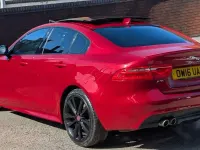 Używany Jaguar XE R-Sport 180 KM (132 kW) 2016 Czerwony Sedan/Limuzyna