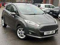 Usado Ford Fiesta Zetec 100 HP (73 kW) 2016 Cinzento Citadino