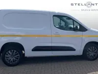 Used Citroën Berlingo 101 HP (74 kW) 2024 White MPV