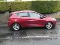 Usado Ford Fiesta Zetec 70 CV (51 kW) 2017 Rojo Utilitario