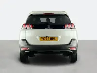 Używany Peugeot 5008 Active+ 130 KM (95 kW) 2023 Biały SUV
