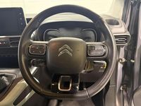 Usado Citroën Berlingo Flair 127 HP (93 kW) 2019 Cinzento Monovolume