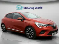 Used Renault Clio Iconic 99 HP (72 kW) 2019 Red Hatchback