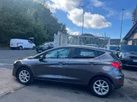Usado Ford Fiesta Zetec 2017 Gris Utilitario