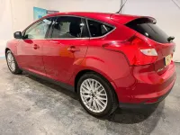 Używany Ford Focus Zetec 125 KM (91 kW) 2012 Czerwony Hatchback